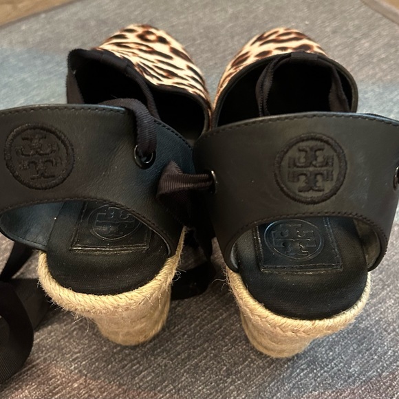 “Tori Burch” pony hair espadrilles stamped leopard print. Size 11 - Picture 9 of 9